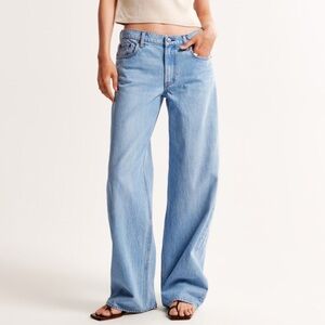 Abercrombie & Fitch low rise Ultra Loose Jeans